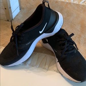 Black Nike Flyknit Running Shoe 7.5